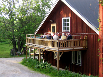 Middag på verandan på Lagnö gård